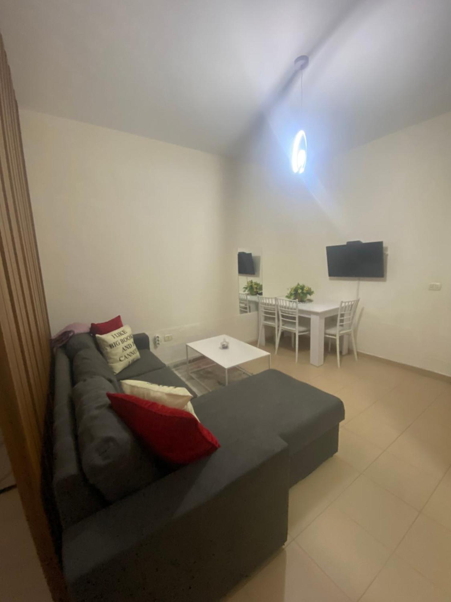 Chlo Apartment 4 Tirane Bagian luar foto